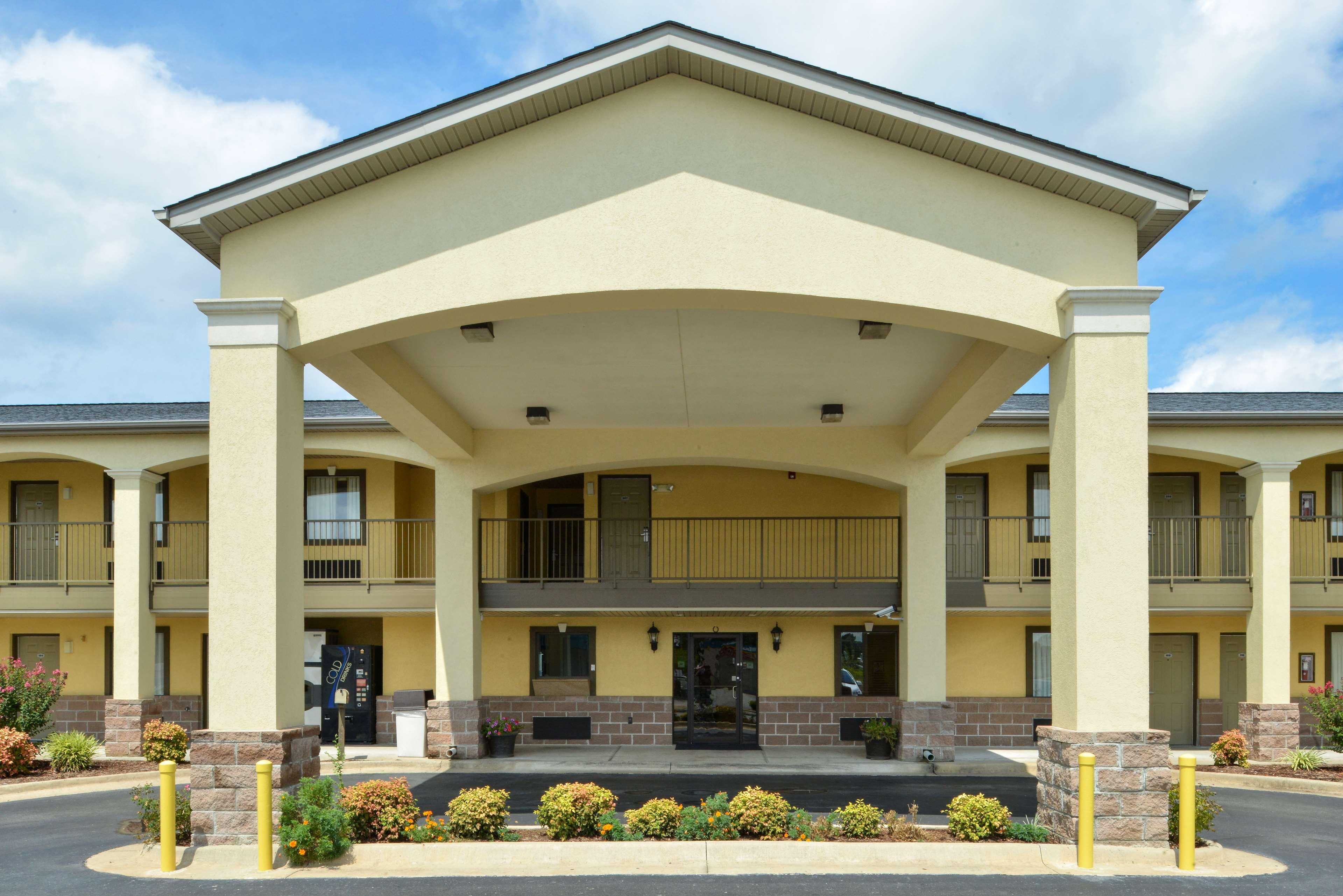 Americas Best Value Inn And Suites Little Rock Exterior photo