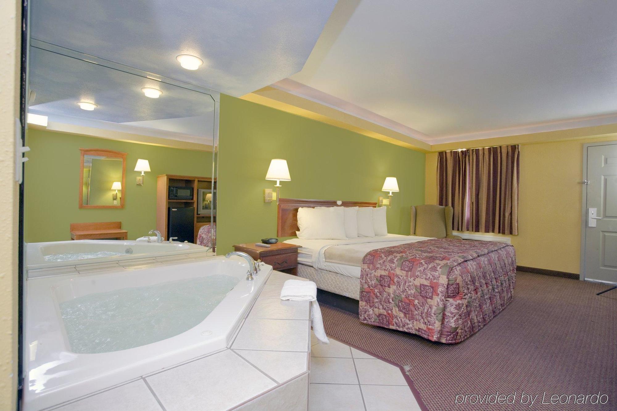 Americas Best Value Inn And Suites Little Rock Room photo