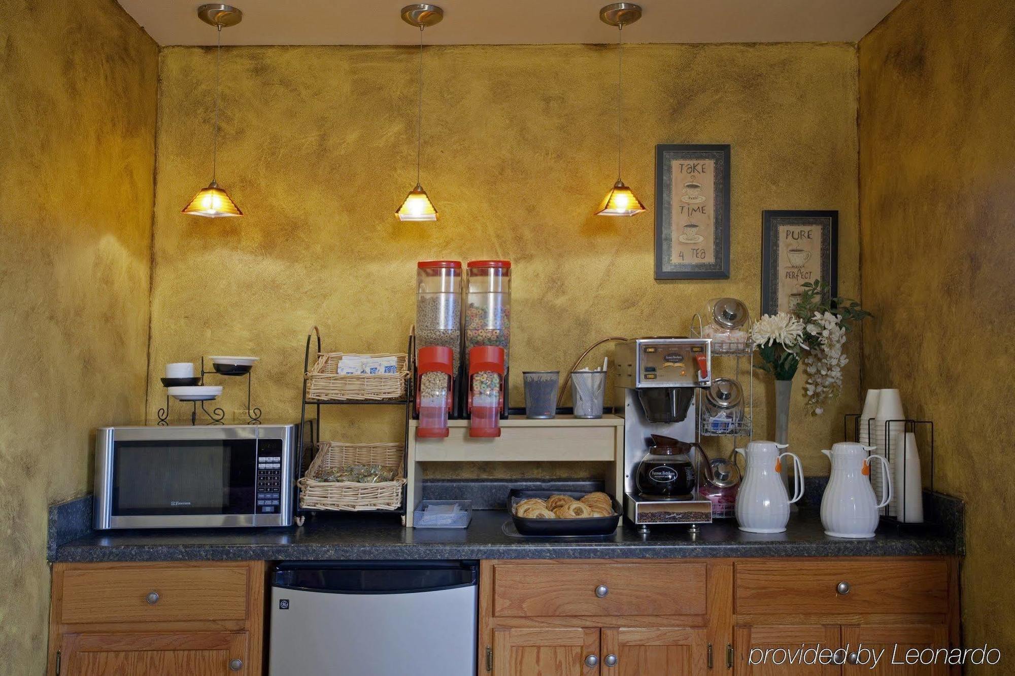 Americas Best Value Inn And Suites Little Rock Restaurant photo